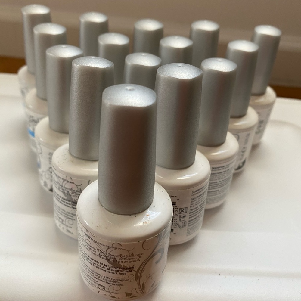Gelish - Picture 2 of 3